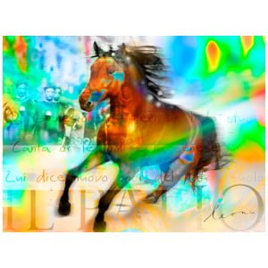 een paard rent in het wazige beeld