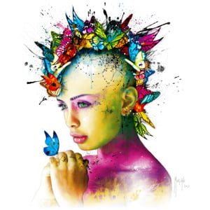 een schilderij van een vrouw met vlinders op haar hoofd