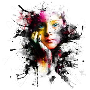 een vrouwengezicht met kleurrijke verfspatten erop