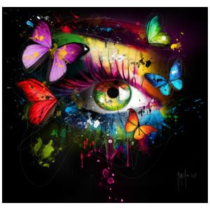 een oog met kleurrijke vlinders eromheen