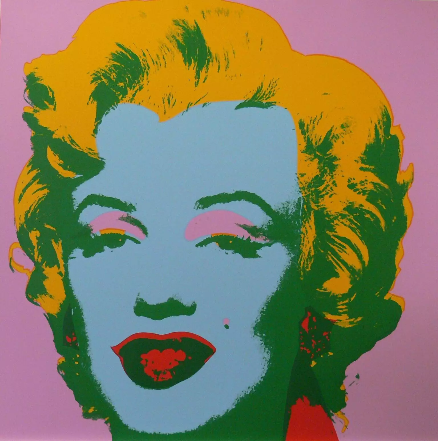 een schilderij van Marilyn Monroe op een roze achtergrond