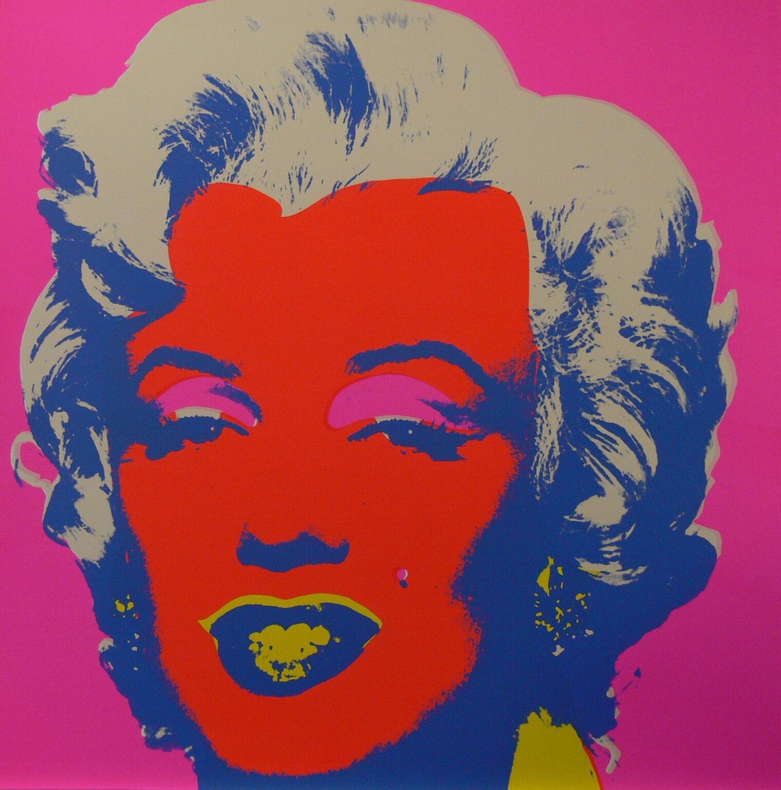 een schilderij van Marilyn Monroe op een roze achtergrond