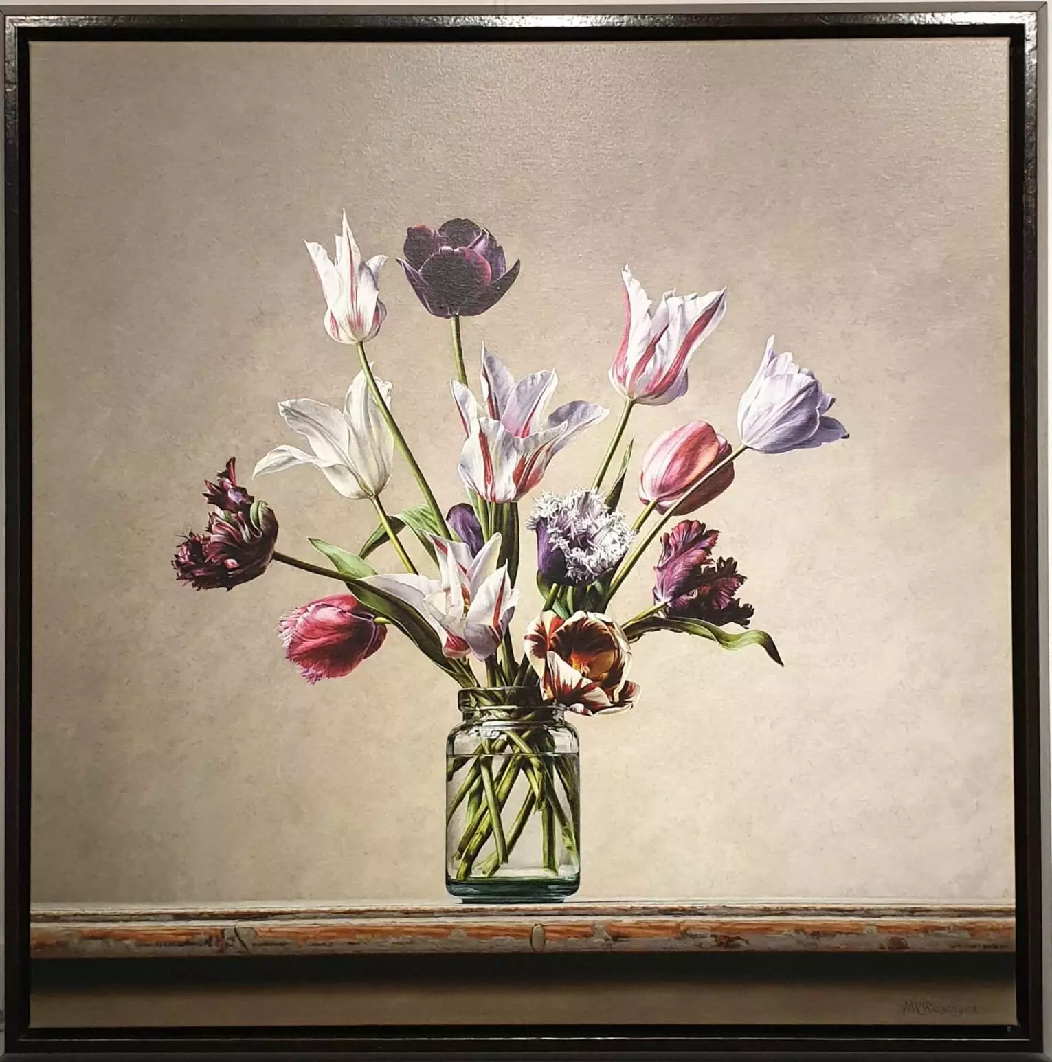 een schilderij van bloemen in een glazen vaas