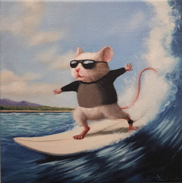 een schilderij van een muis op een surfplank die op een golf rijdt