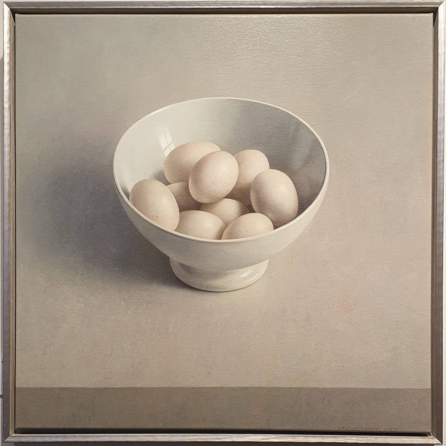 een schilderij van eieren in een witte kom