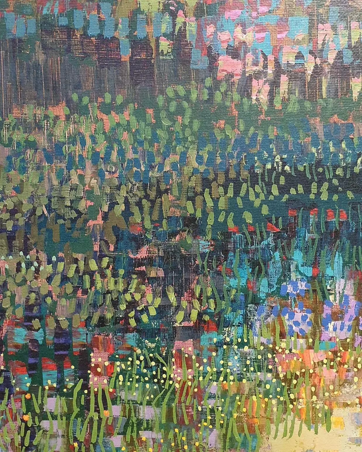 een abstract schilderij van bloemen en bomen op de achtergrond