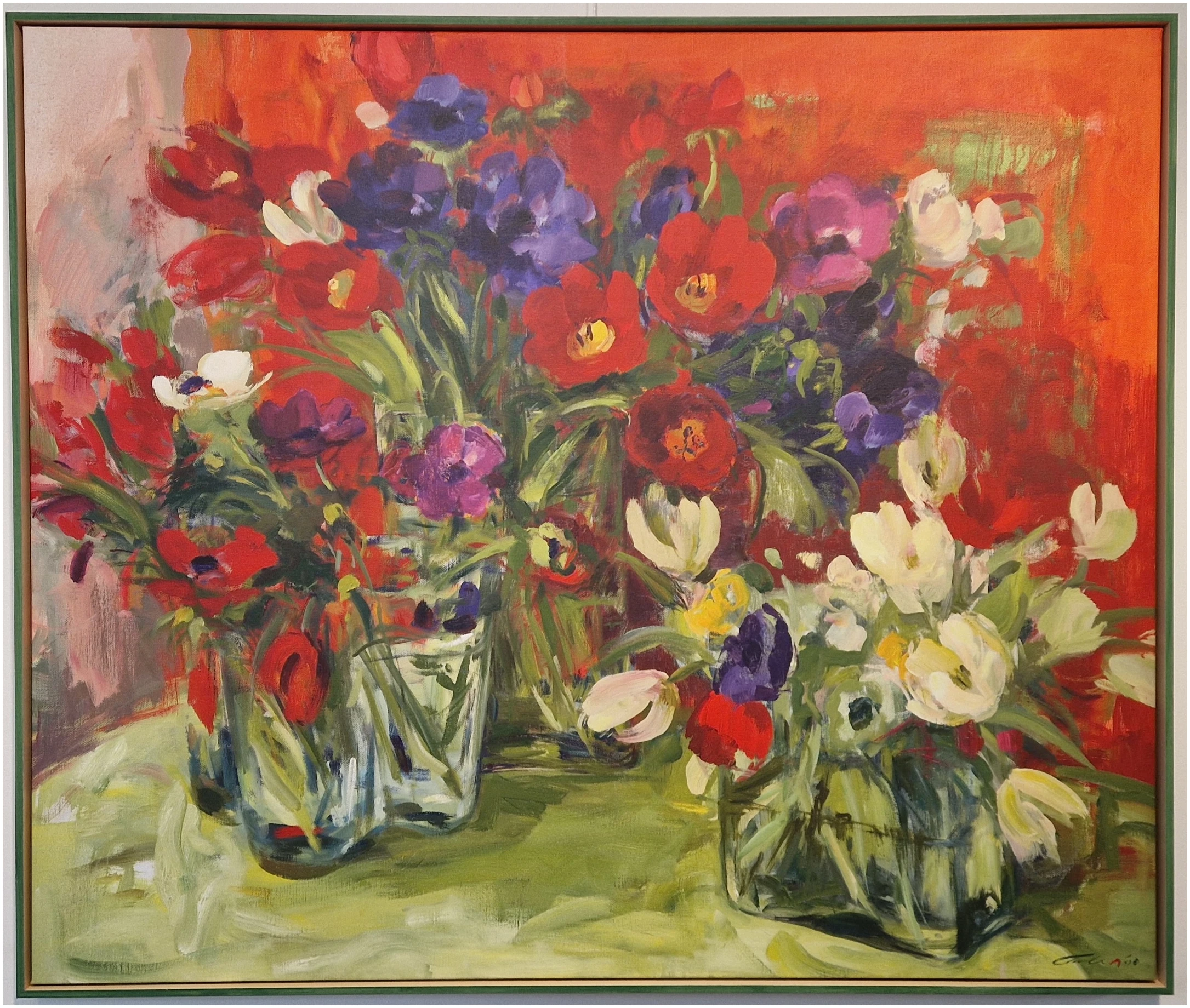 een schilderij van bloemen in vazen ​​op een tafel