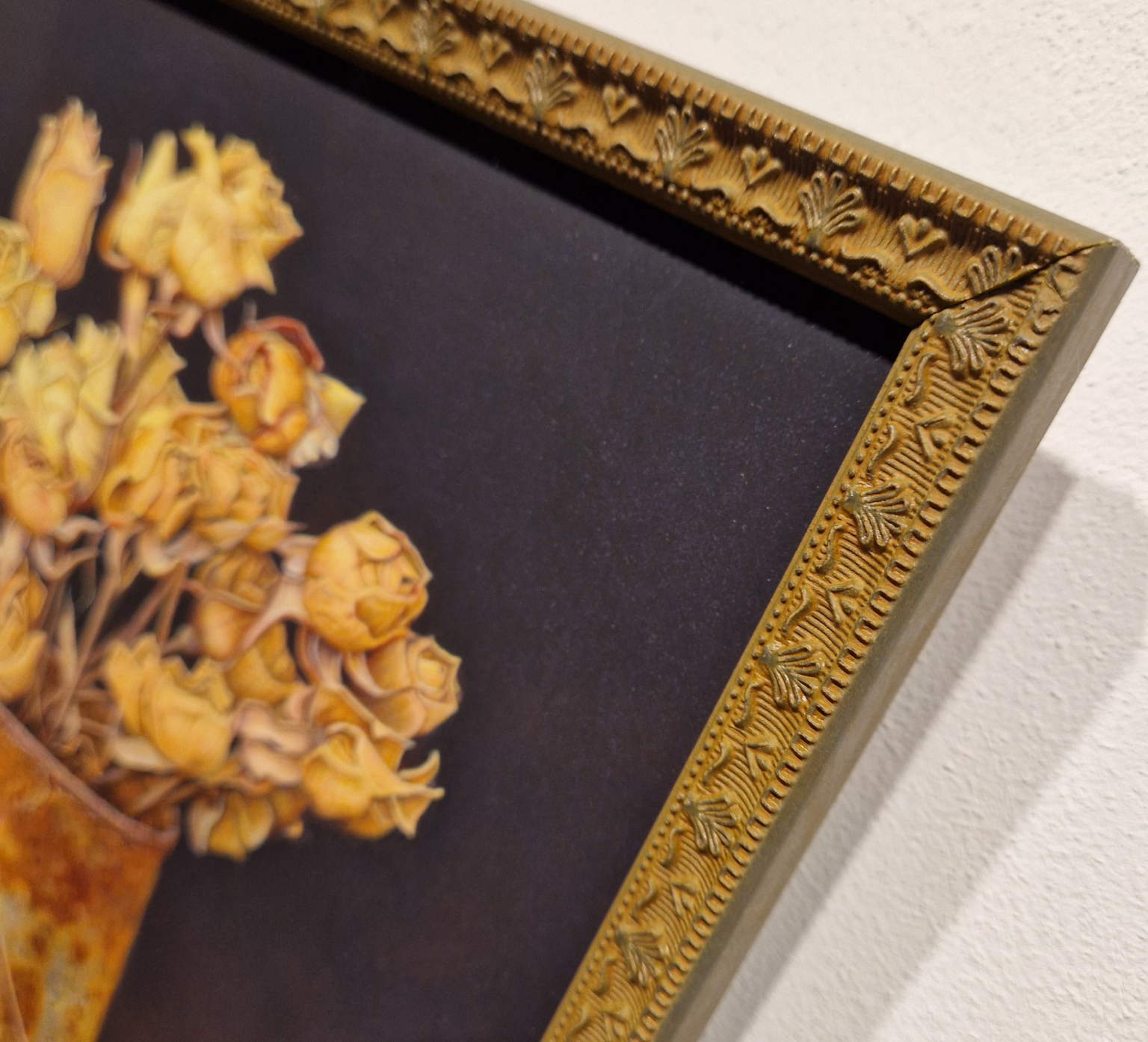 Aad Hofman, blijke met gedroogde roosjes, detail L